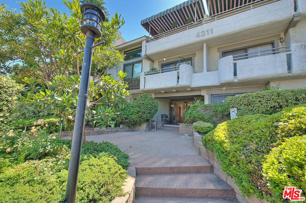 4311 Colfax Avenue 215, Studio City, California 91604 home-pic-3